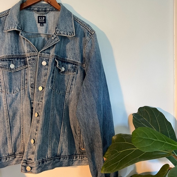 GAP Jean Jacket - Picture 2 of 5